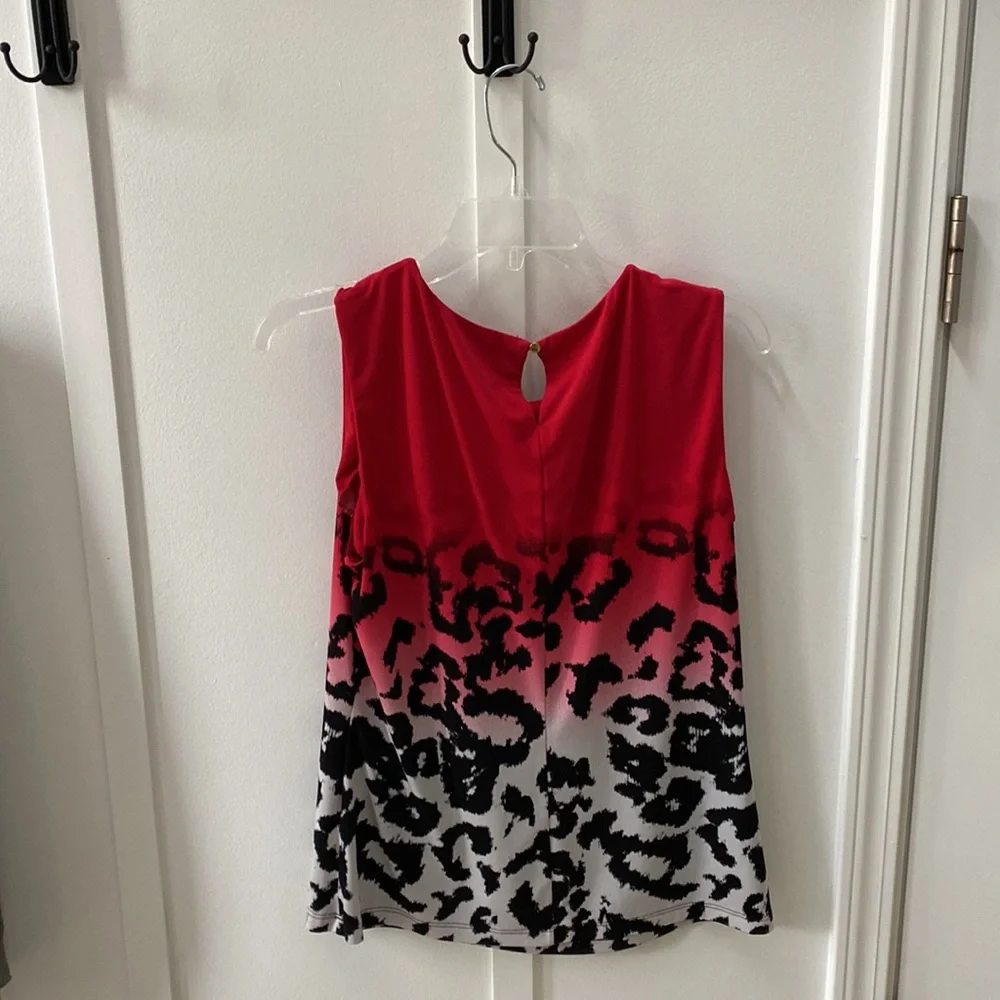 Calvin Klein Size Large Shell - Picture 4 of 4